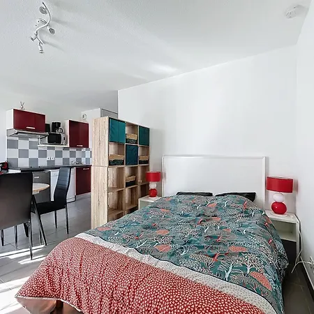 Apartment 3543-appartement 4 Couchages Dans Avec Piscine